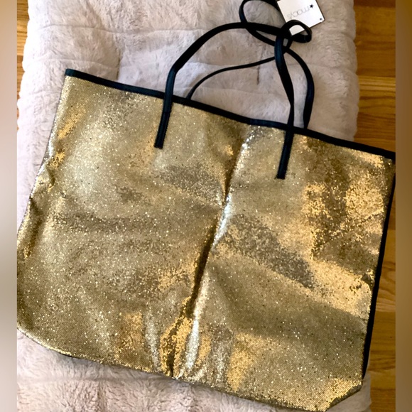 Macy's Handbags - New Gold Glitter ✨ tote bag